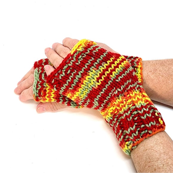 NWT Ponytail/Ben Beanie Hat/Fingerless Gloves Set Multicolor One Size Fits Most - Picture 3 of 7